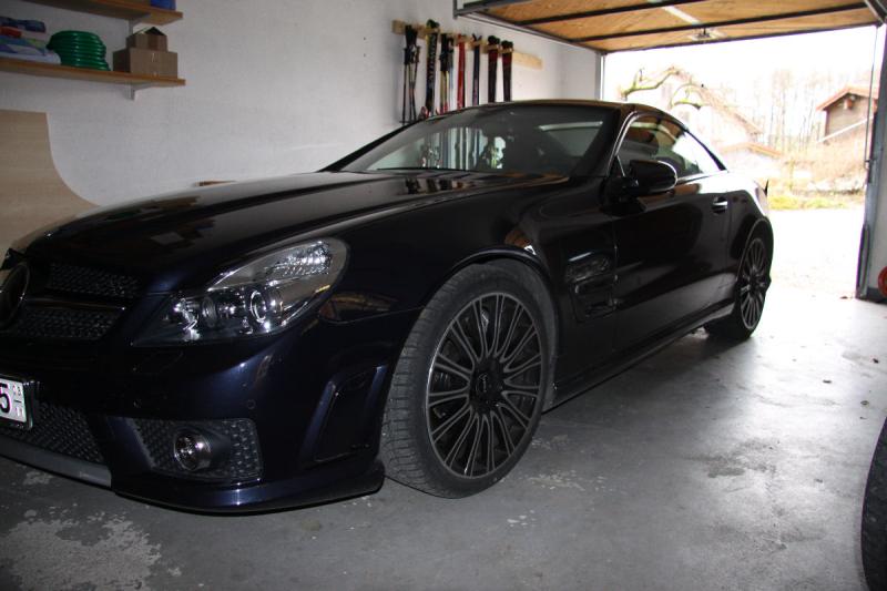 Blaues Auto Blaue Felgen