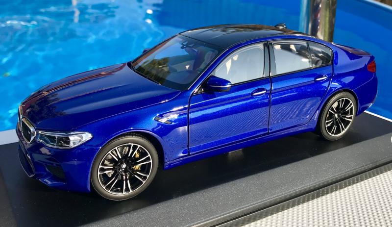 Blauer Klopper - BMW M5 F90 1:18 Norev in Marina Bay Blue